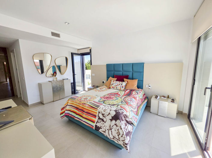 Image No.31-3 Bed House for sale