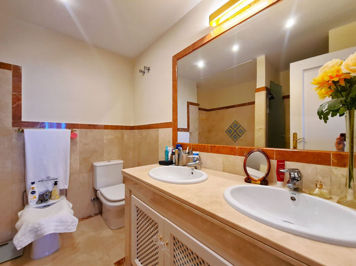 Image No.24-2 Bed Property for sale