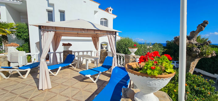 Image No.10-2 Bed Property for sale