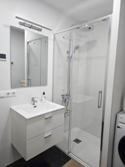 Image No.9-2 Bed Property for sale