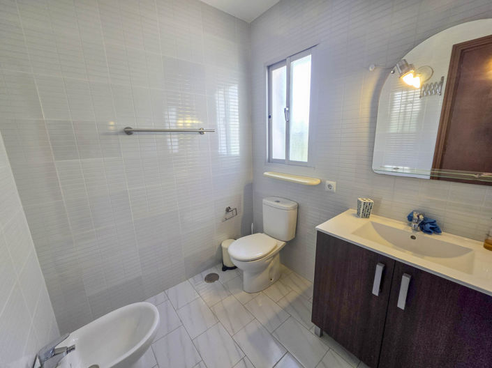 Image No.10-3 Bed House for sale