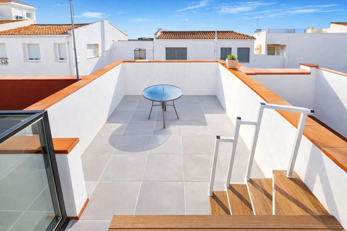 Image No.12-1 Bed Townhouse for sale