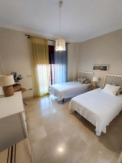 Image No.10-2 Bed Property for sale