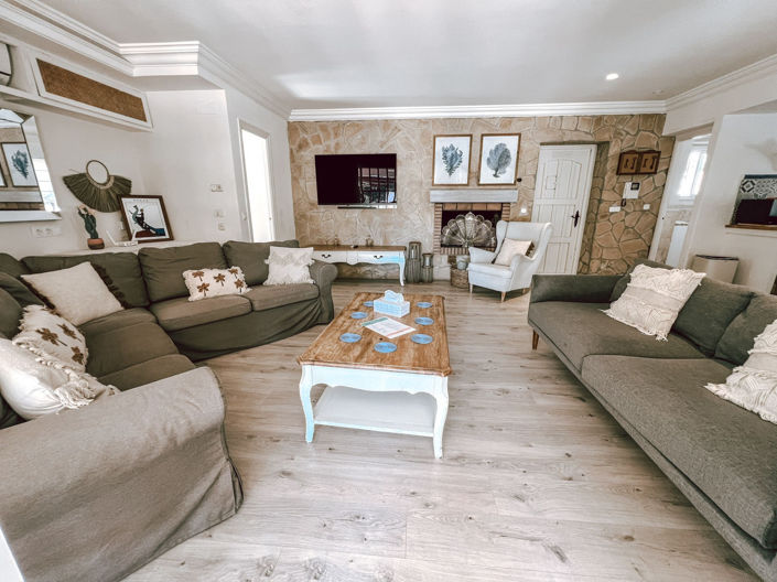 Image No.8-5 Bed House for sale