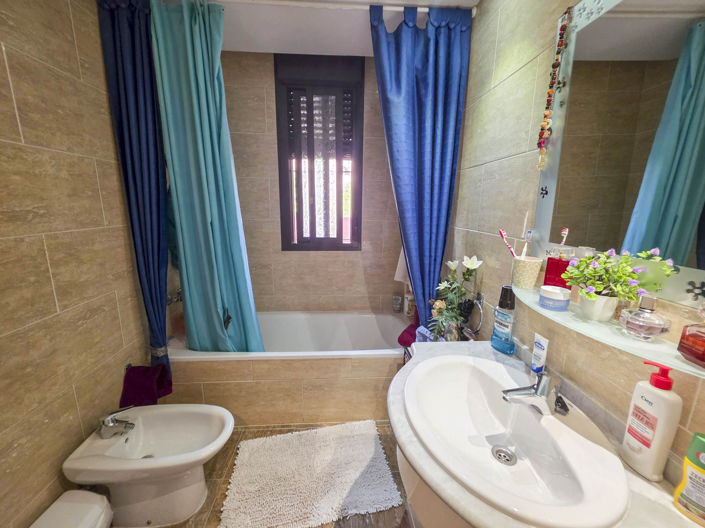 Image No.10-2 Bed Property for sale