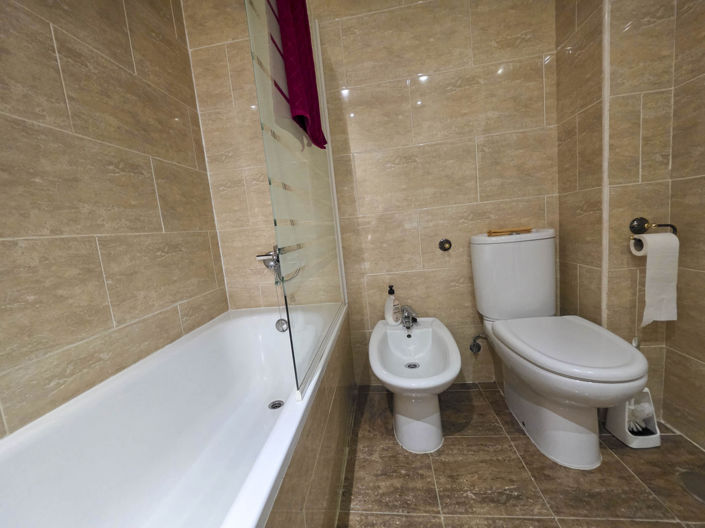 Image No.33-2 Bed Property for sale