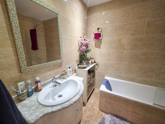 Image No.35-2 Bed Property for sale