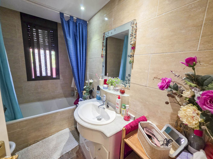 Image No.8-2 Bed Property for sale