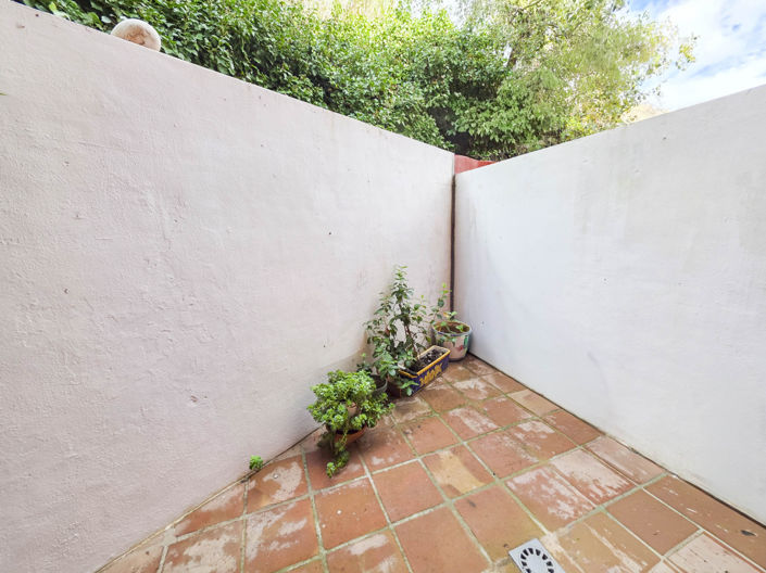 Image No.20-1 Bed Property for sale