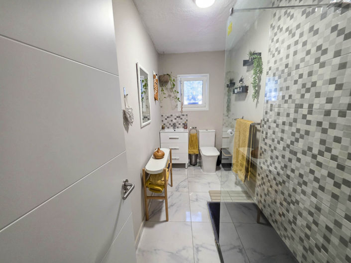 Image No.10-4 Bed House for sale