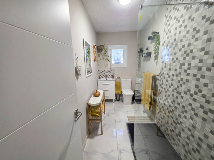 Image No.10-4 Bed House for sale