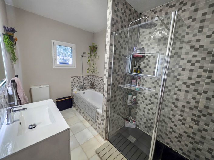 Image No.12-4 Bed House for sale