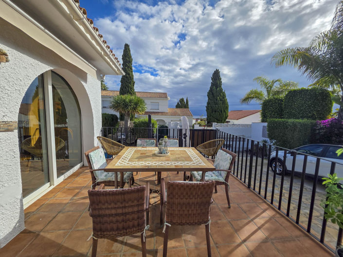 Image No.2-4 Bed House for sale