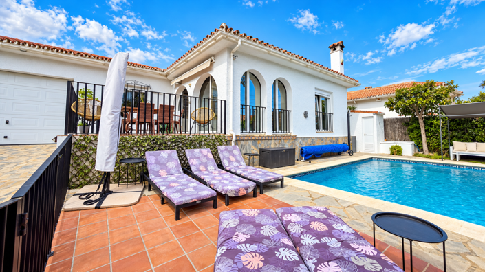 Image No.2-4 Bed House for sale