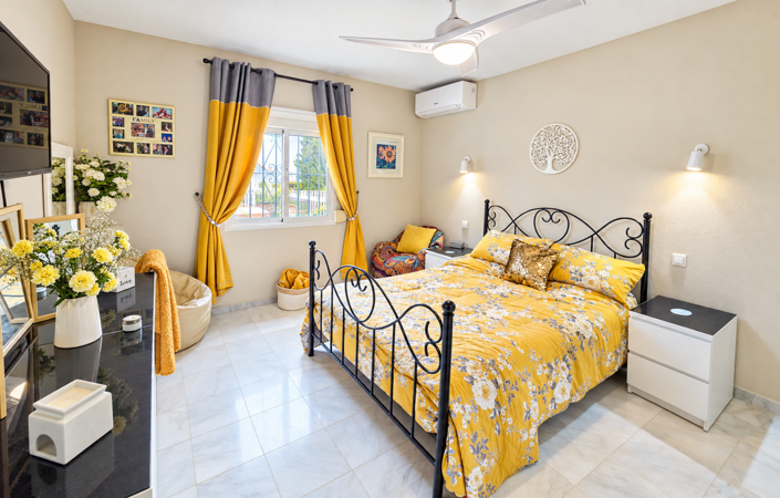 Image No.21-4 Bed House for sale