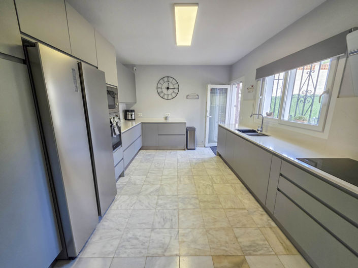 Image No.30-4 Bed House for sale