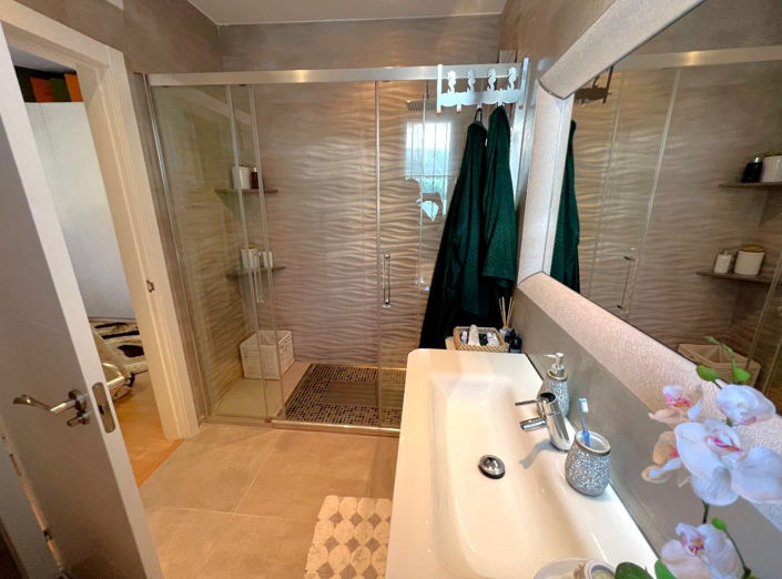 Image No.16-3 Bed House for sale