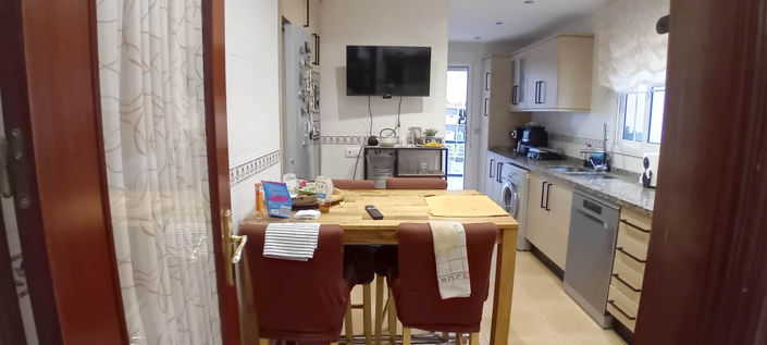 Image No.6-3 Bed Townhouse for sale