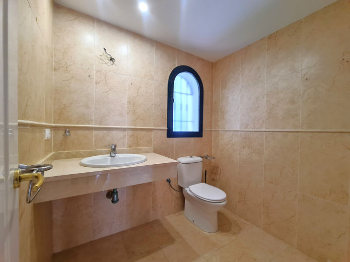 Image No.16-3 Bed House for sale