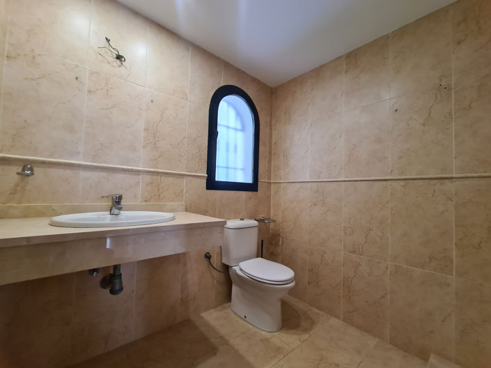 Image No.17-3 Bed House for sale