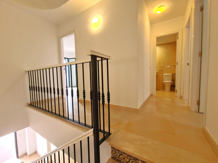 Image No.19-3 Bed House for sale