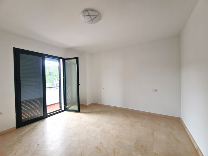 Image No.20-3 Bed House for sale