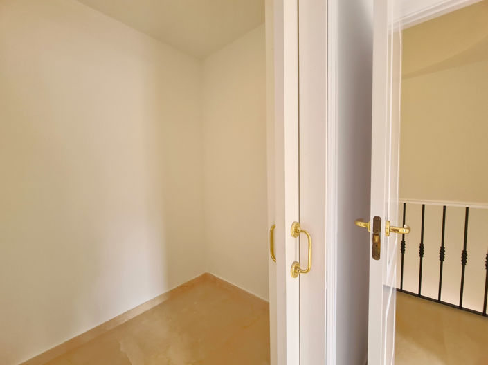 Image No.26-3 Bed House for sale