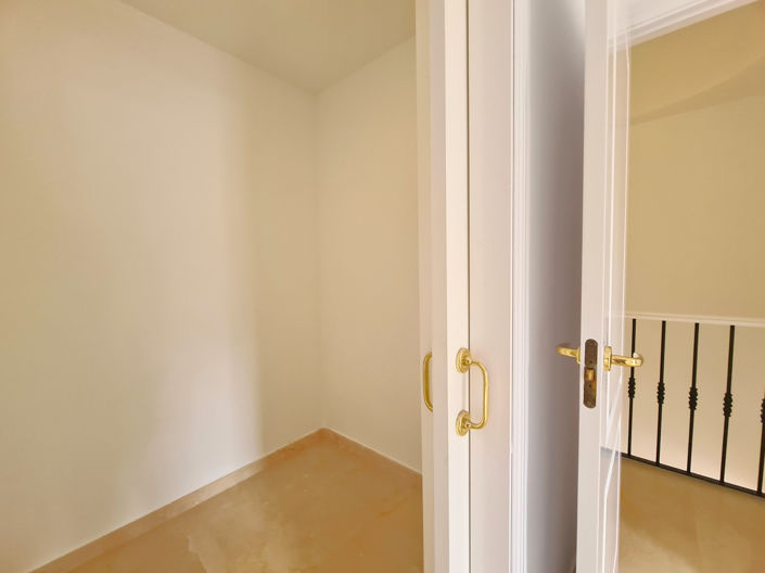 Image No.26-3 Bed House for sale