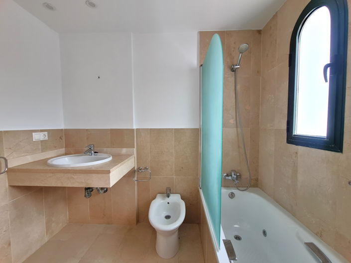 Image No.27-3 Bed House for sale