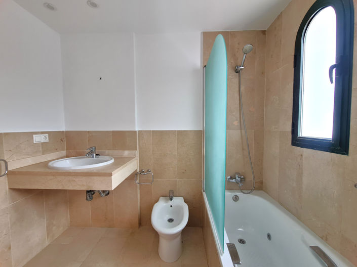 Image No.27-3 Bed House for sale