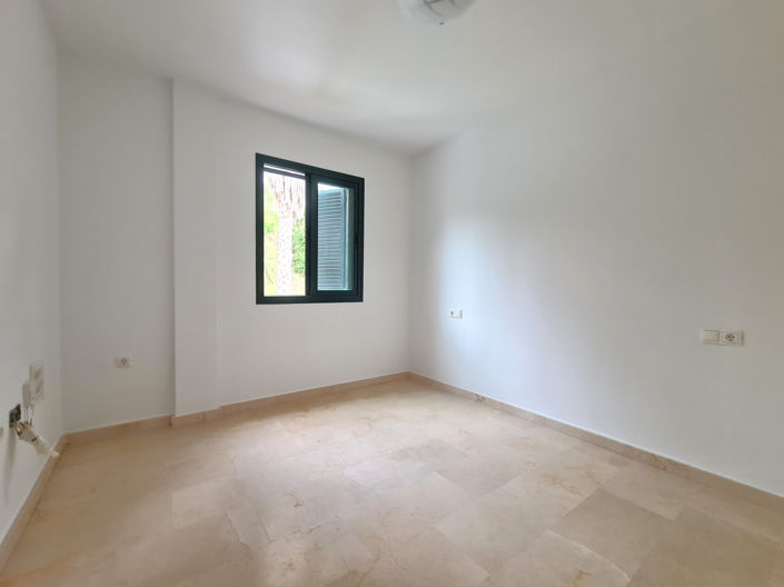 Image No.29-3 Bed House for sale