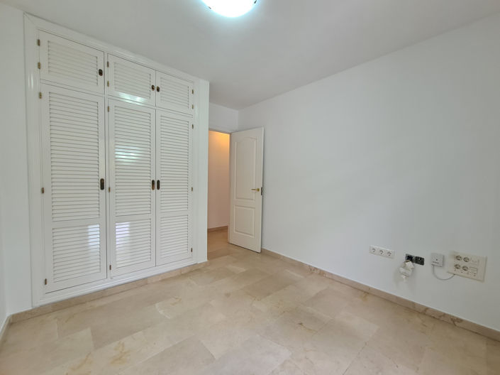 Image No.31-3 Bed House for sale