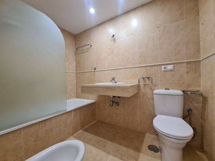 Image No.37-3 Bed House for sale