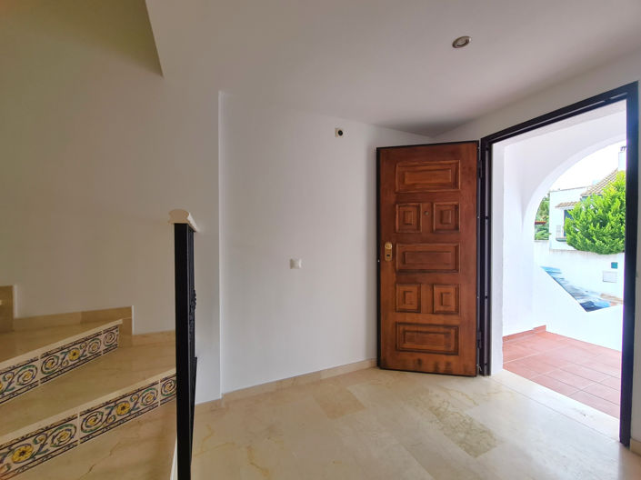 Image No.8-3 Bed House for sale