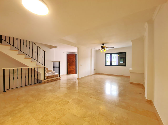 Image No.9-3 Bed House for sale