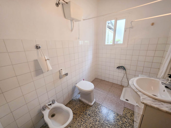 Image No.13-5 Bed Townhouse for sale