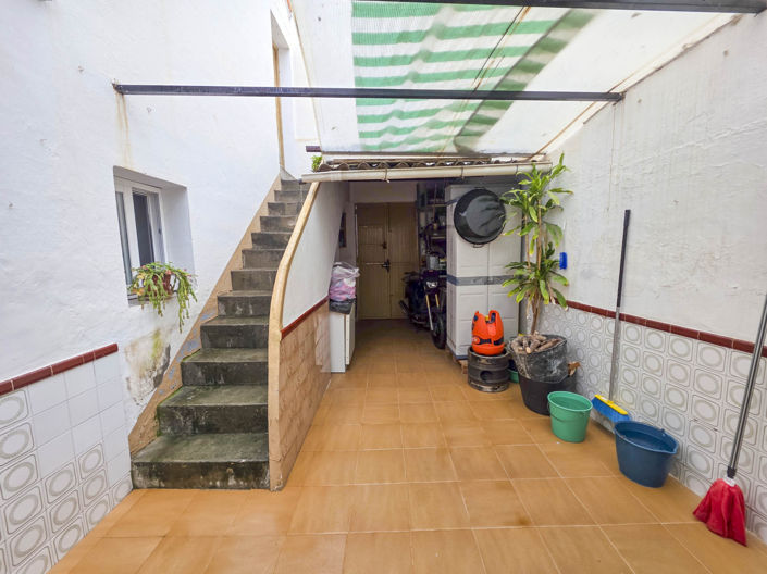Image No.17-5 Bed Townhouse for sale