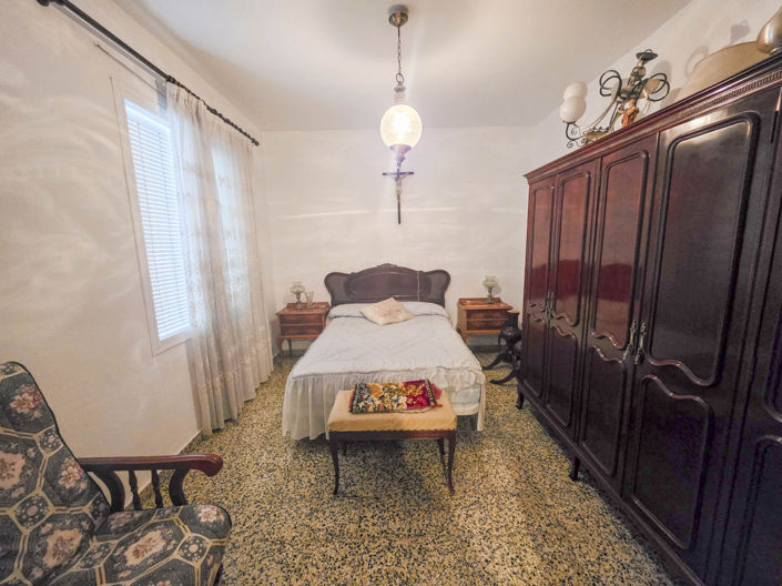 Image No.5-5 Bed Townhouse for sale