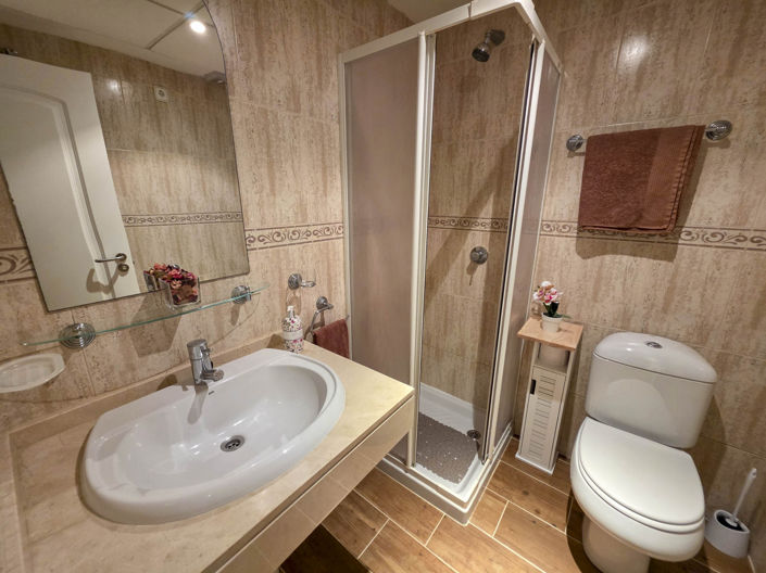 Image No.10-2 Bed Property for sale