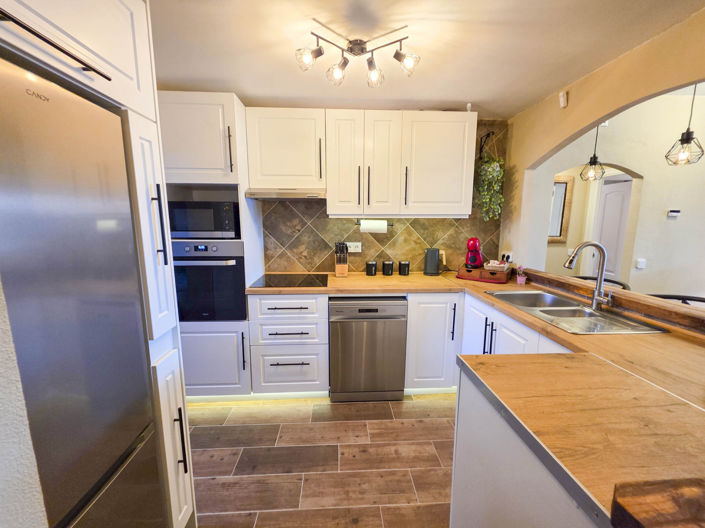 Image No.28-2 Bed Property for sale