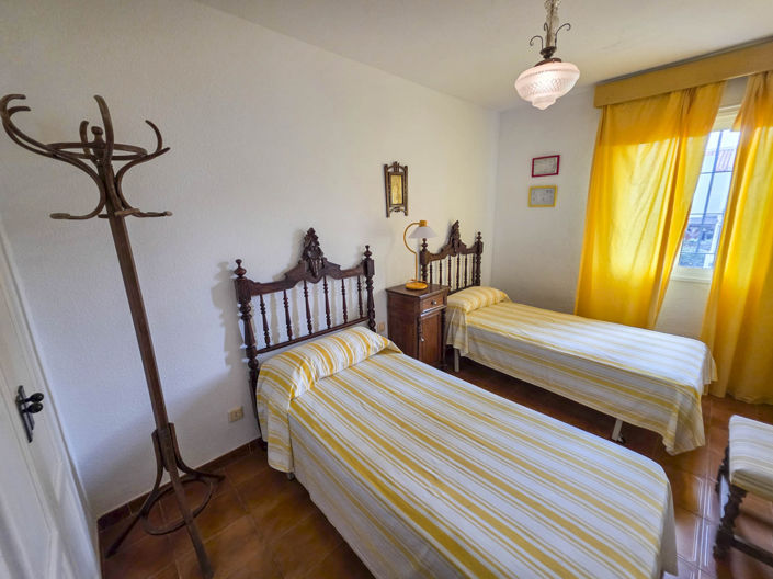 Image No.11-5 Bed Townhouse for sale