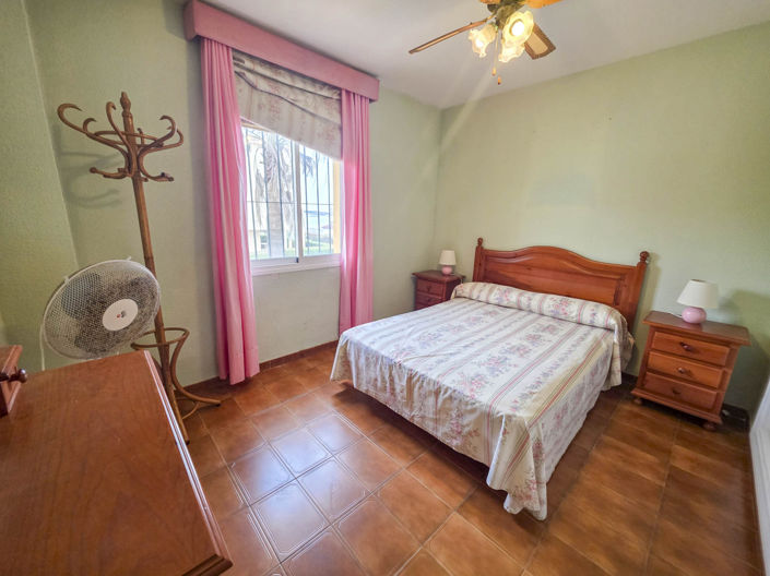 Image No.12-5 Bed Townhouse for sale