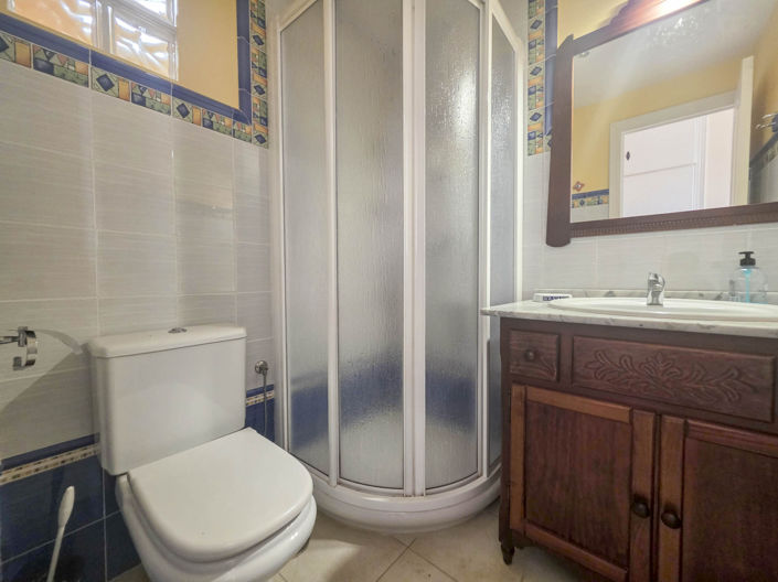 Image No.16-5 Bed Townhouse for sale