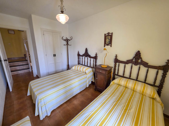 Image No.34-5 Bed Townhouse for sale