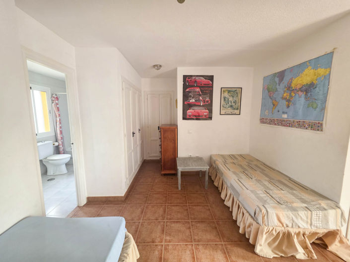 Image No.40-5 Bed Townhouse for sale