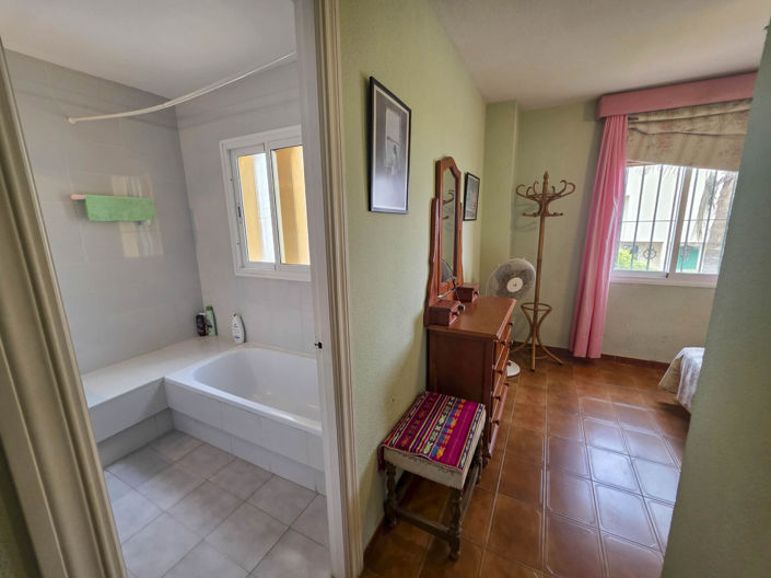 Image No.46-5 Bed Townhouse for sale