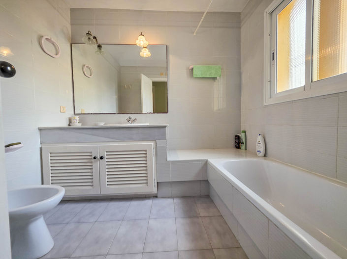 Image No.47-5 Bed Townhouse for sale