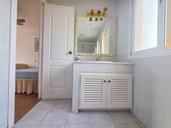 Image No.48-5 Bed Townhouse for sale