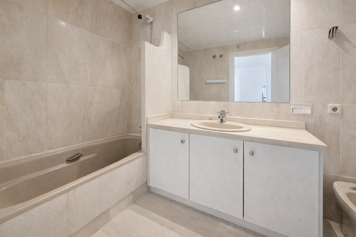 Image No.7-2 Bed Property for sale