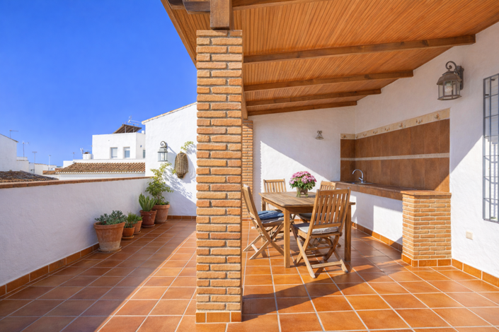 Image No.16-2 Bed Townhouse for sale